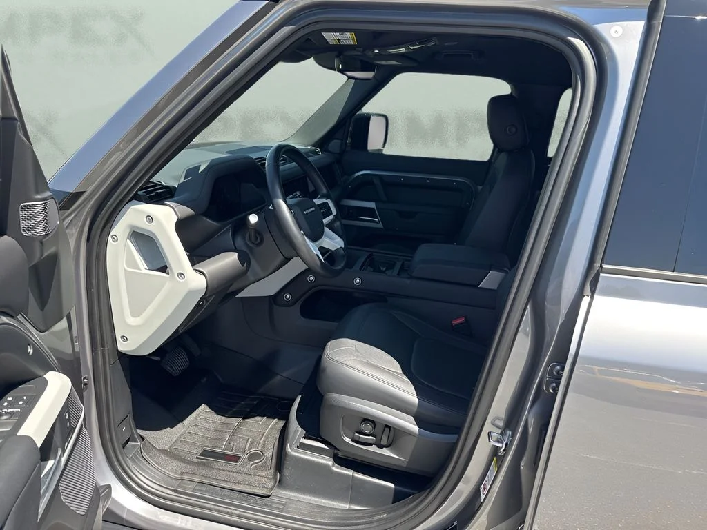 Used 2024 Silver Land Rover S image 9