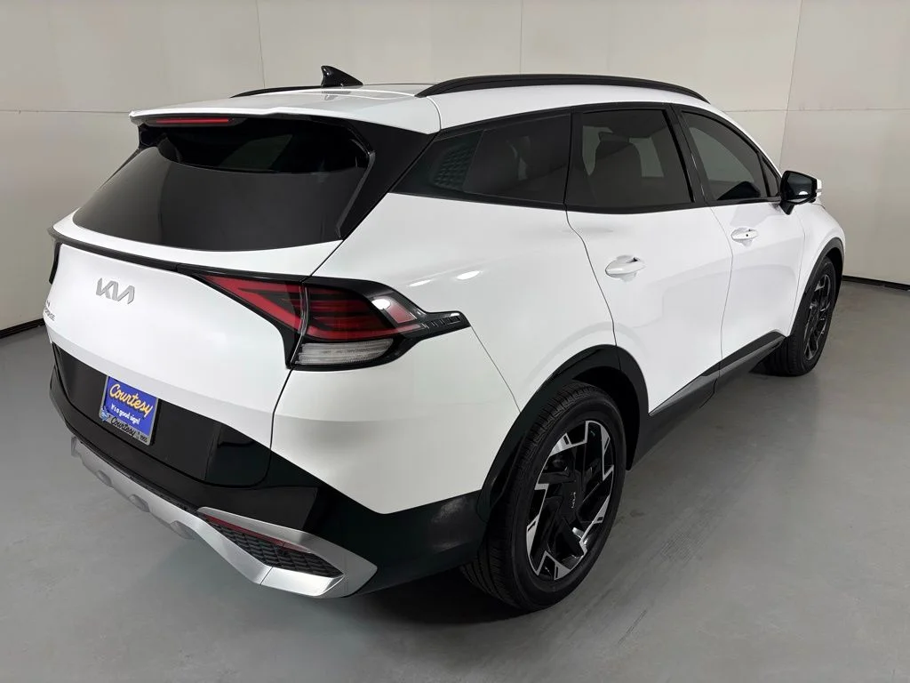 Used 2023 White Kia SX-Prestige image 8
