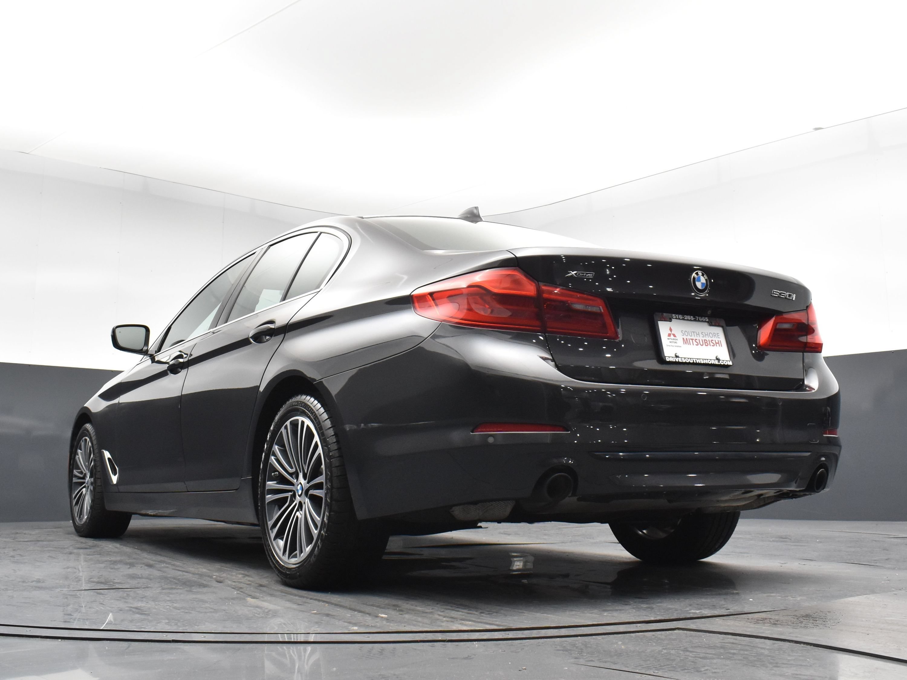 Used 2019 Dark Graphite Metallic BMW 530i xDrive image 21