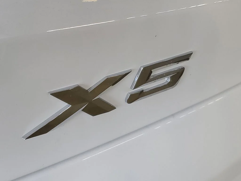 New 2026 White BMW sDrive40i image 6