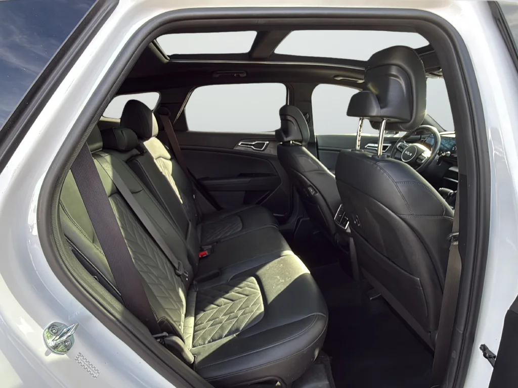 Used 2025 White Kia X-Line image 24