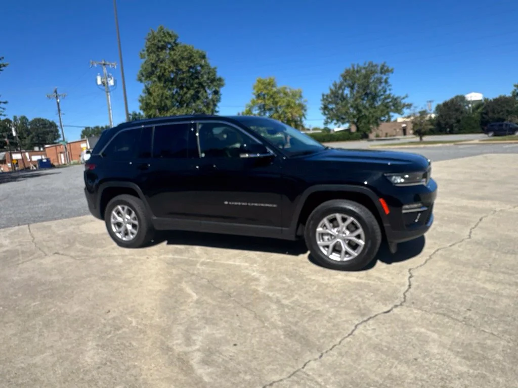 Used 2022 Black Jeep Limited image 5