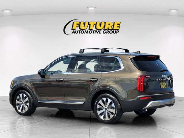 Used 2022 Green Kia EX image 7
