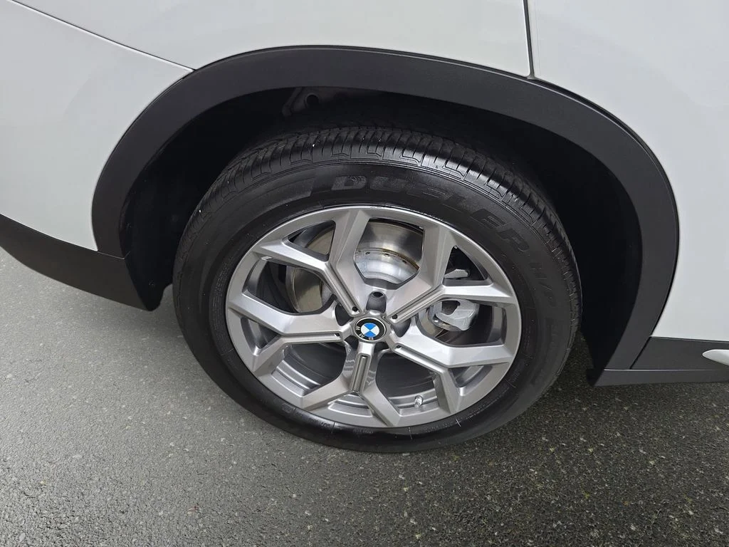 Used 2024 Alpine White BMW xDrive30i image 30