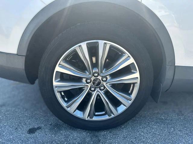 Used 2016 White Lincoln Reserve image 10