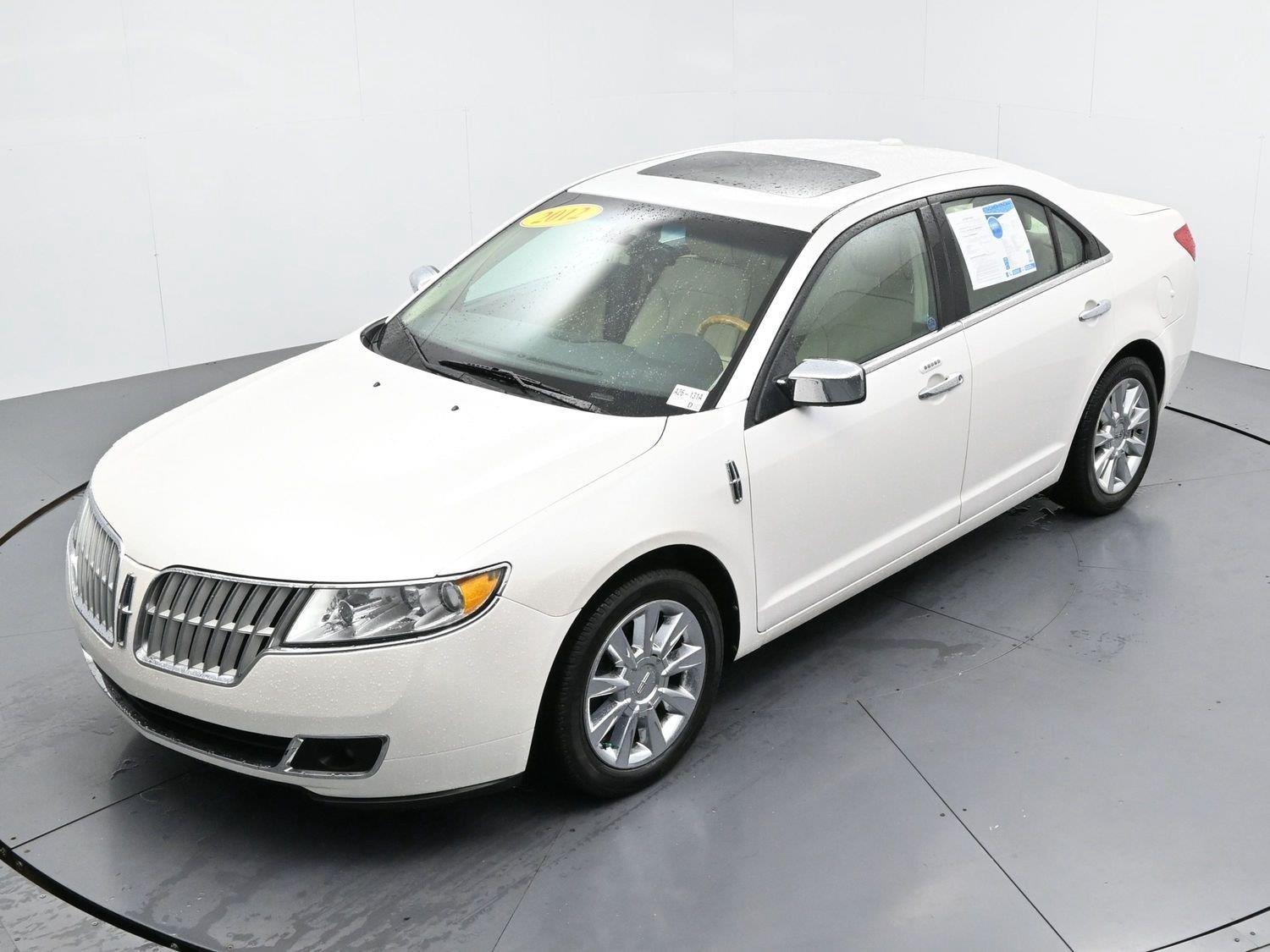 Used 2012 White Platinum Metallic Tricoat Lincoln 4dr Sdn FWD image 39