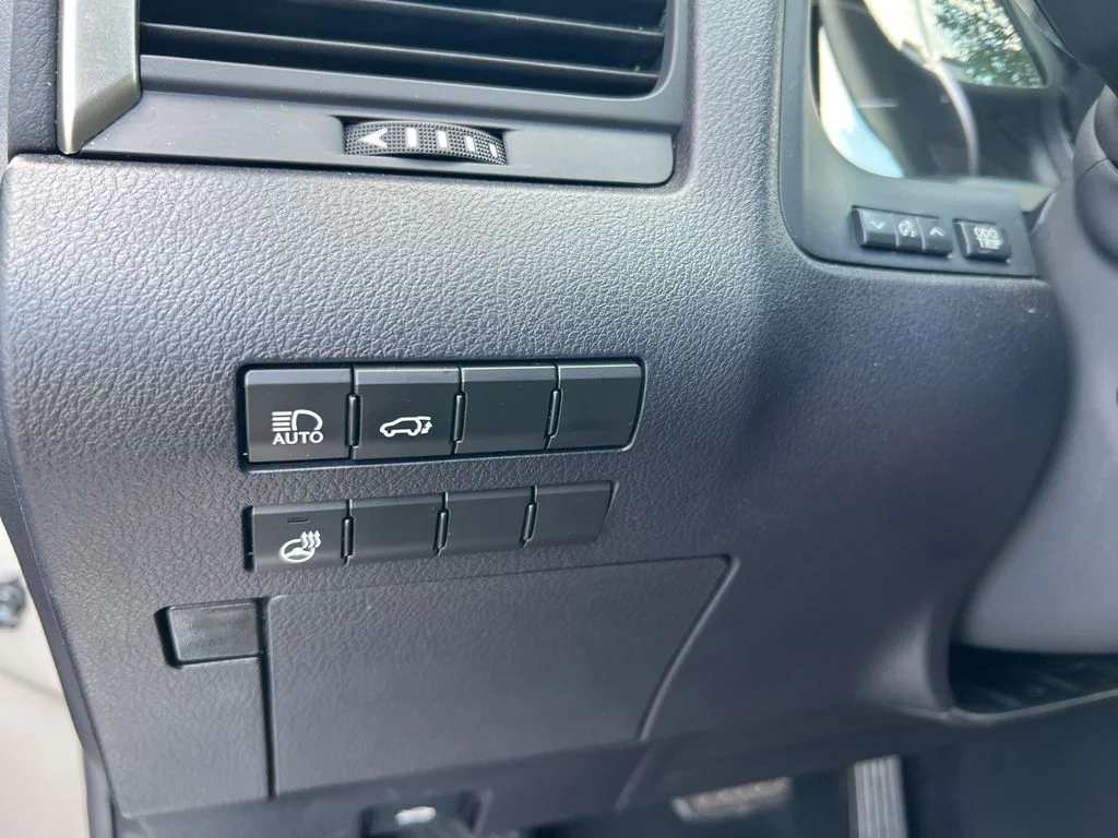 Used 2020 Silver Lexus 350 image 32