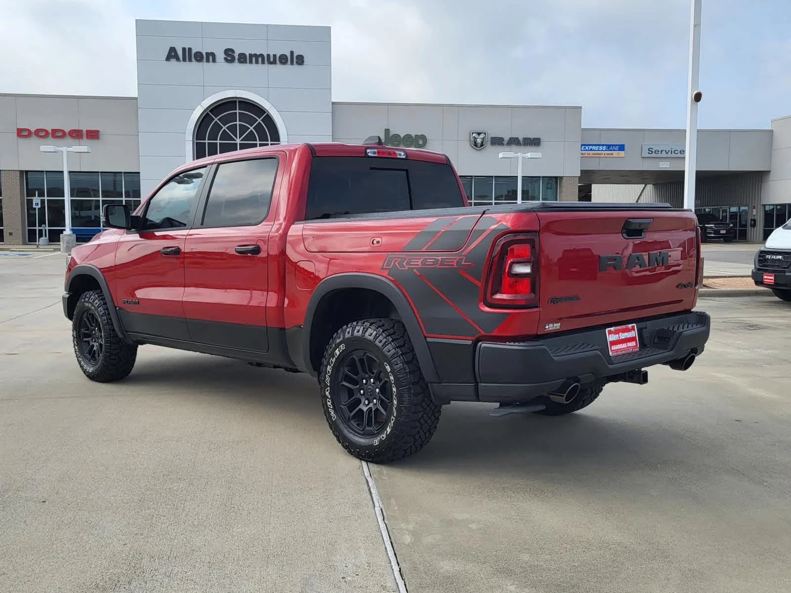 New 2026 Molten Red Pearlcoat Ram Rebel image 3