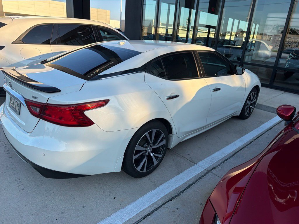 Used 2017 White Nissan SR image 6