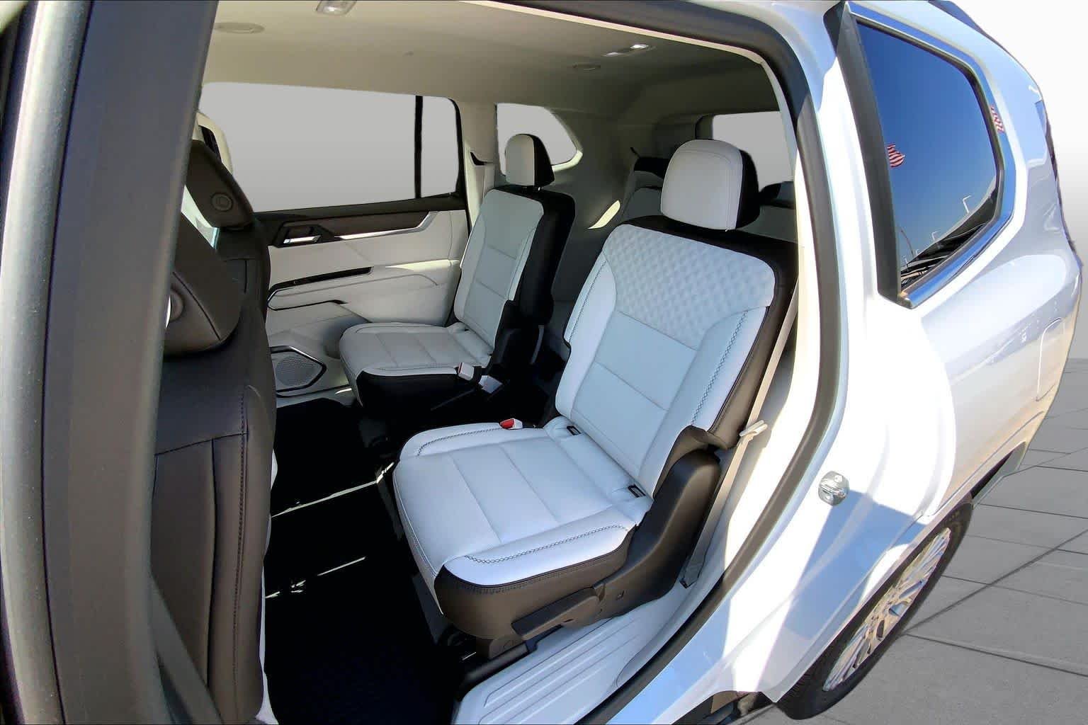 Used 2026 Glacier White Tricoat GMC FWD Denali image 21