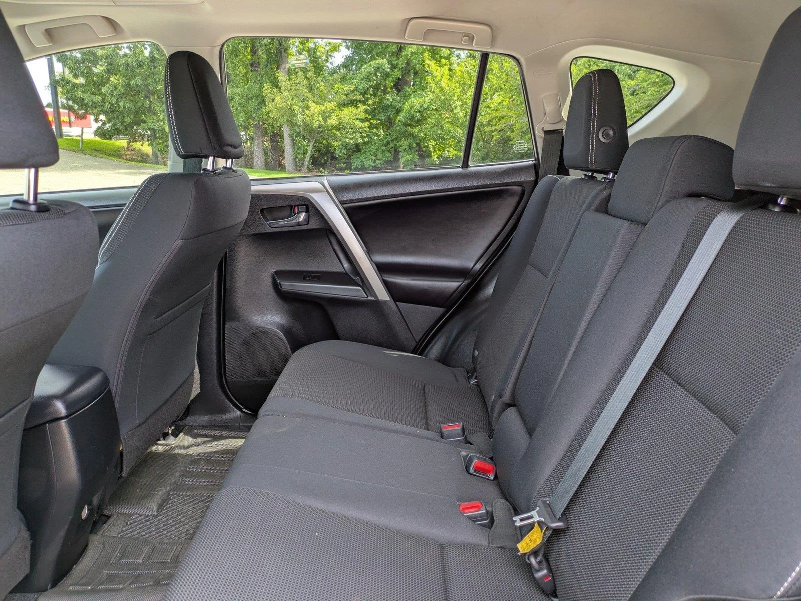 Used 2018 Magnetic Gray Metallic Toyota XLE image 14