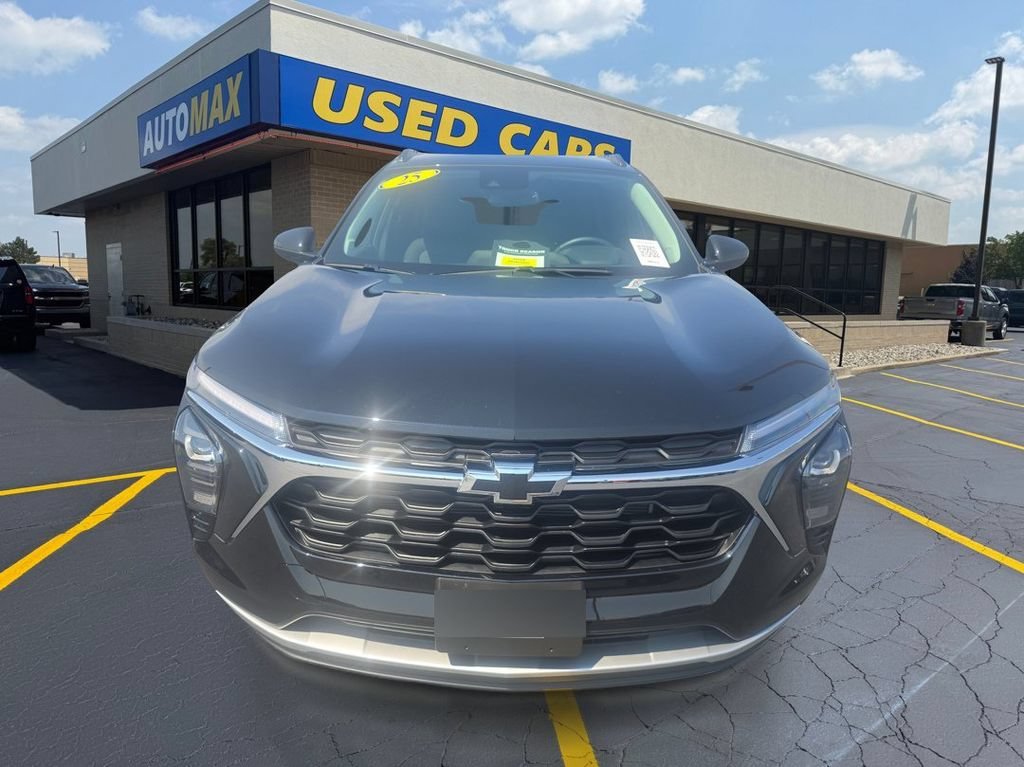 Used 2025 Mosaic Black Metallic Chevrolet LT image 3