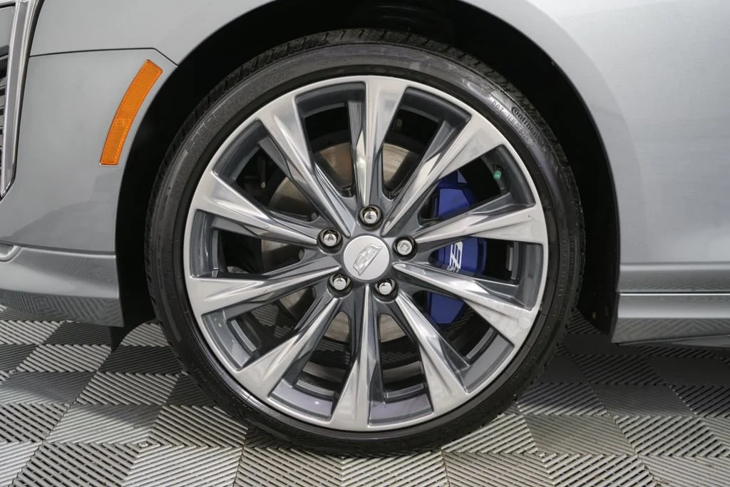 Used 2023 Argent Silver Metallic Cadillac Sport image 21
