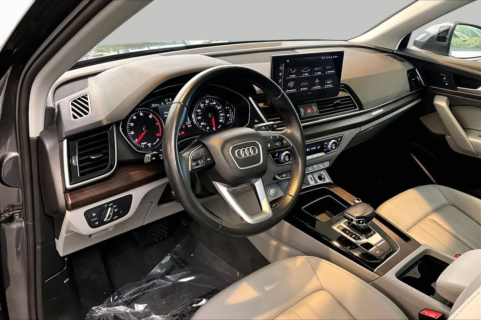 Used 2023 Daytona Gray Pearl Effect Audi S line Premium image 18