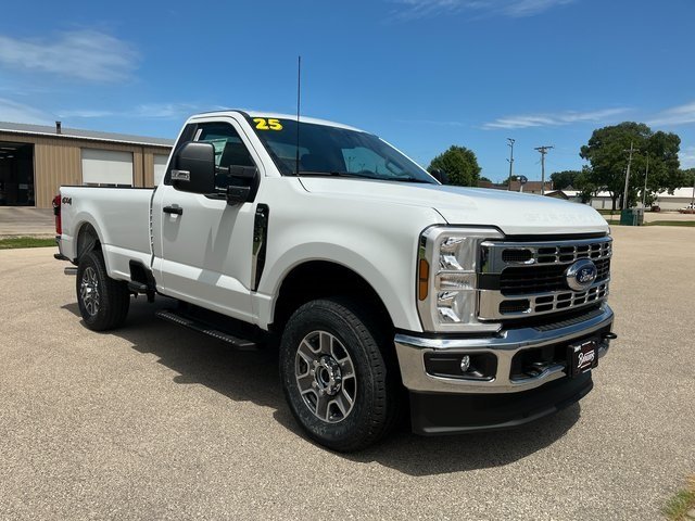2025 Ford F-350 XLT photo 3