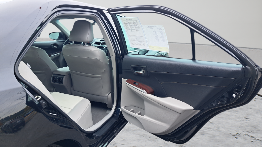 Used 2014 Black Toyota XLE image 13