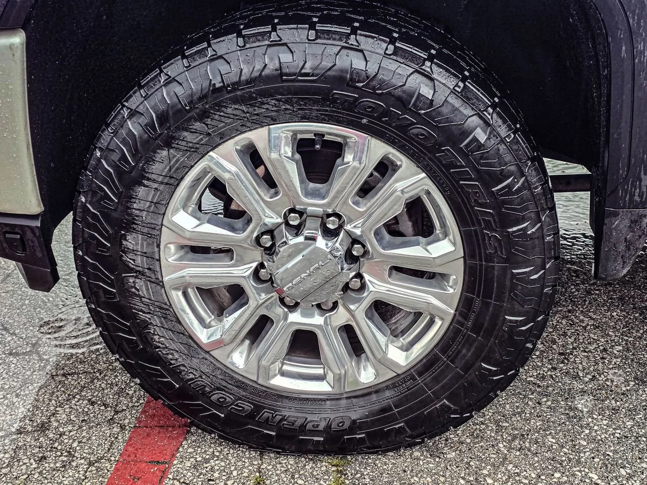 Used 2021 White Frost Tricoat GMC Denali image 6