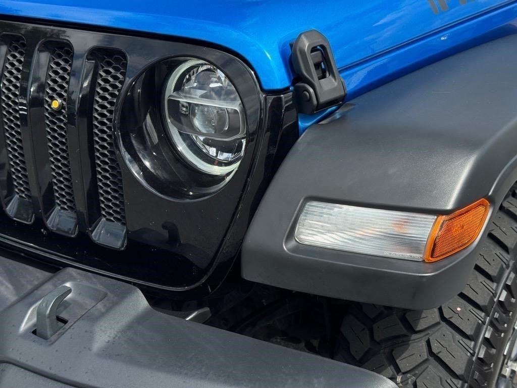 Used 2021  JEEP SPORT image 11