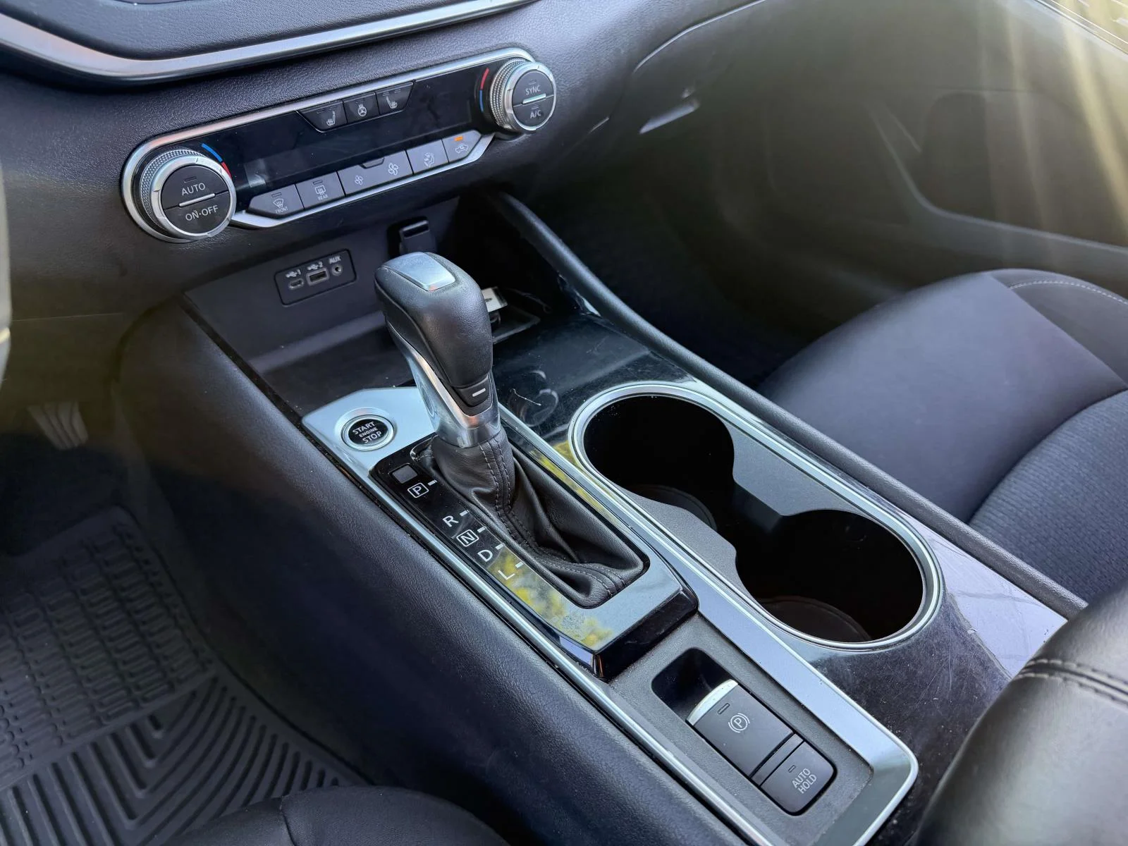Used 2020 Silver Nissan 2.5 SV image 23