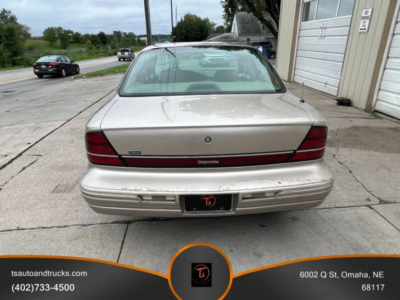 Used 1998 Gold Oldsmobile Sedan 4D image 7
