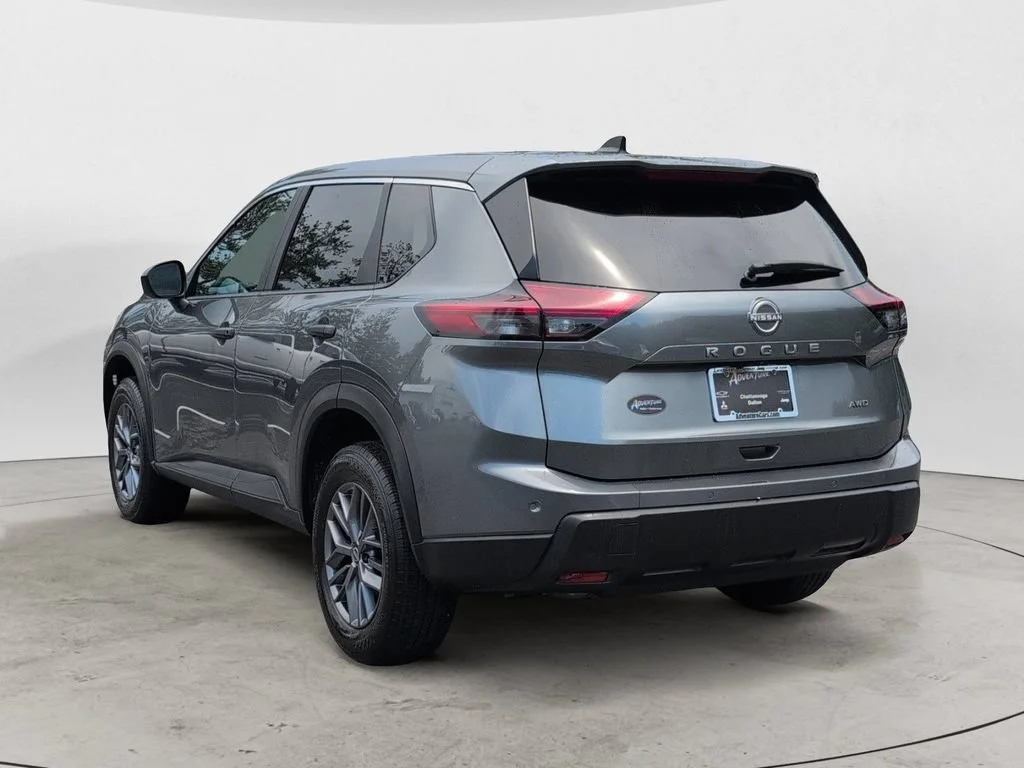 Used 2025 Grey Nissan S image 5