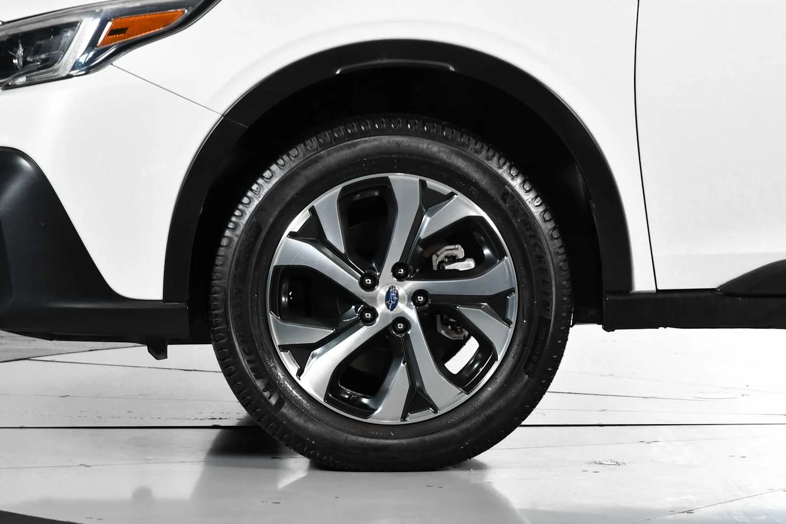 Used 2022 Crystal White Pearl Subaru Limited image 11