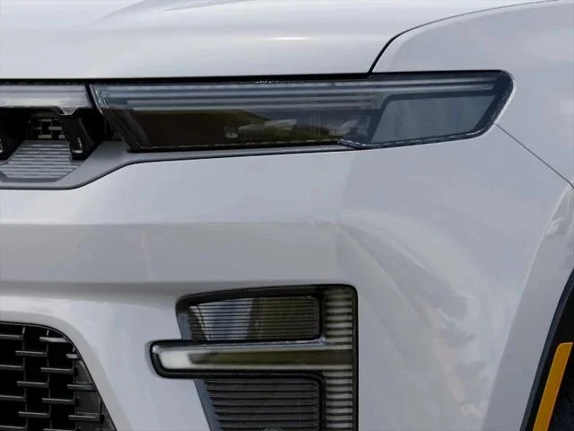 New 2026 Bright White Clear-Coat Exterior Paint Jeep Limited Altitude image 36