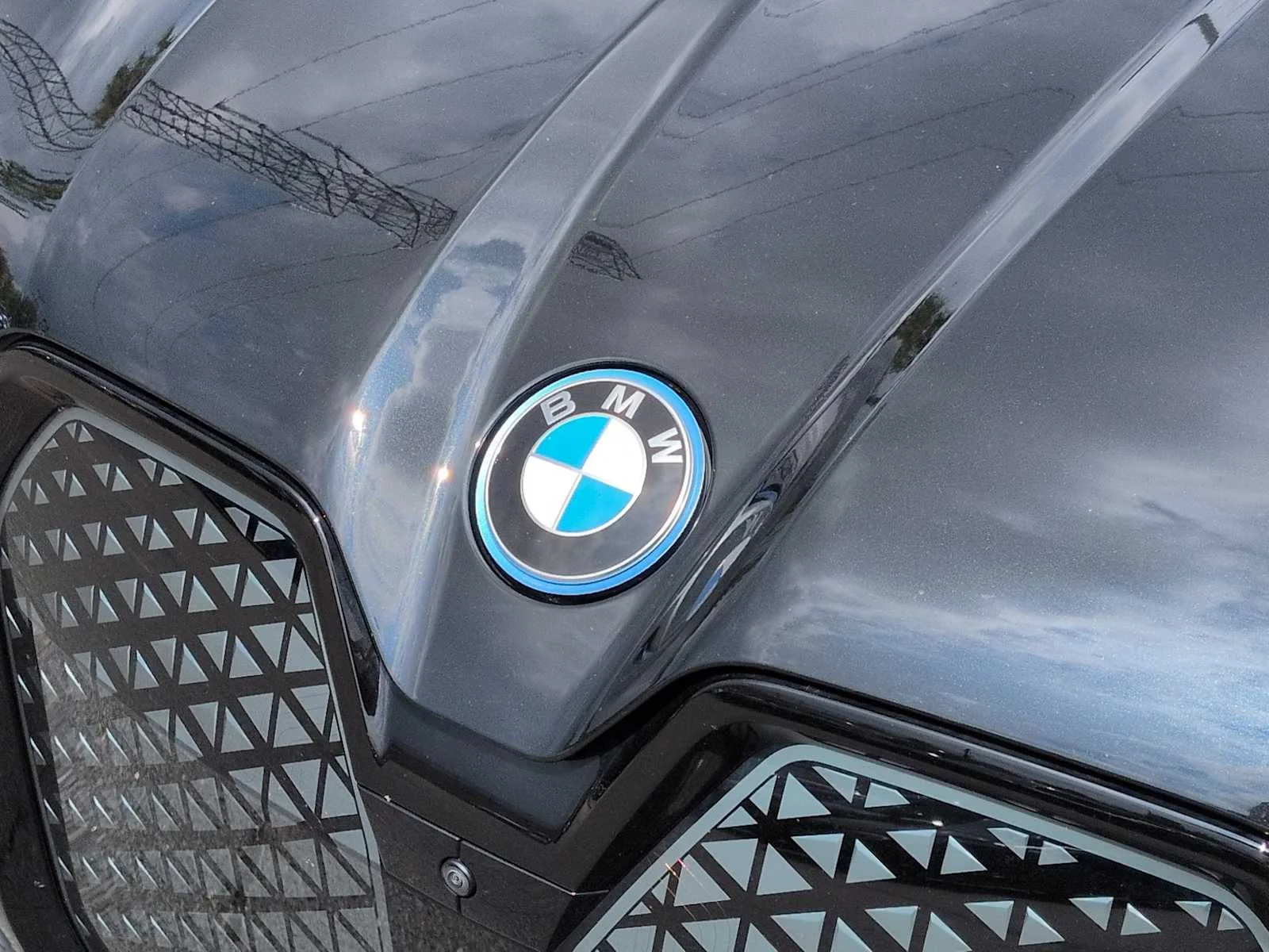 Certified Used 2024 Black Sapphire Metallic BMW xDrive50 image 12