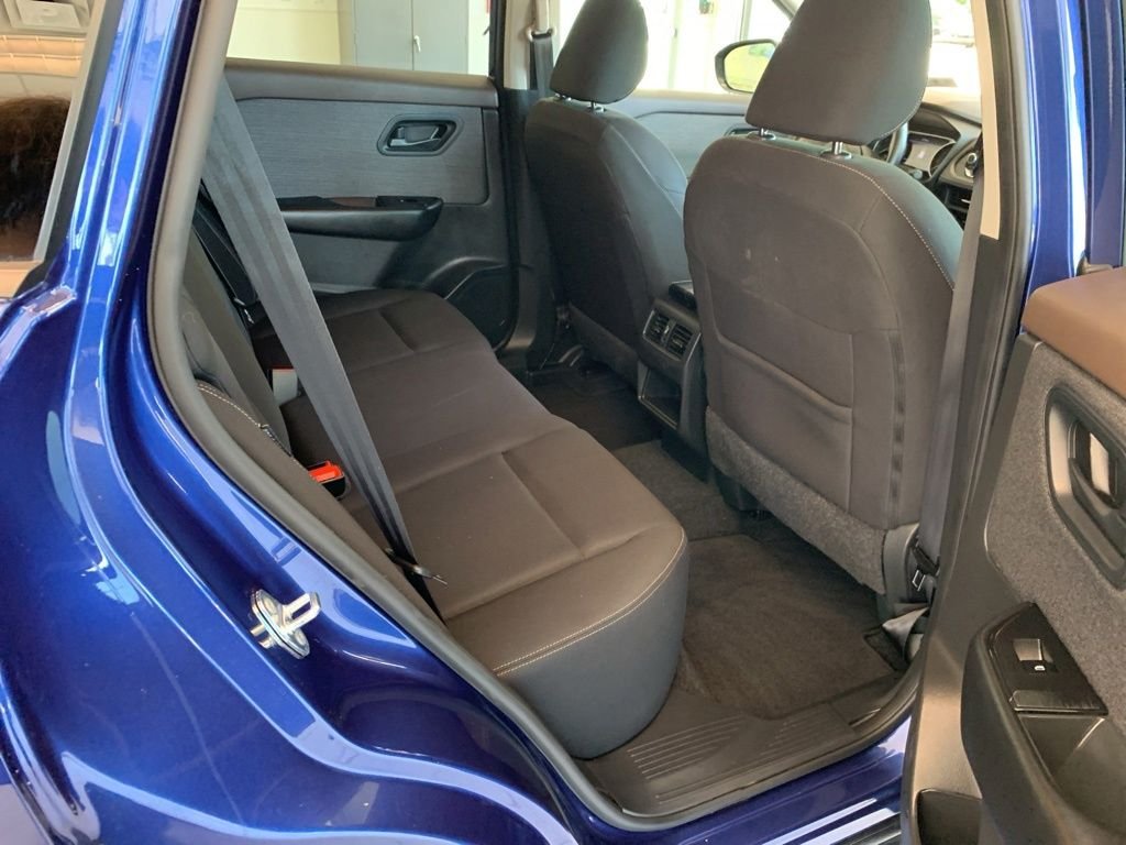 Used 2023 Blue Nissan S image 16