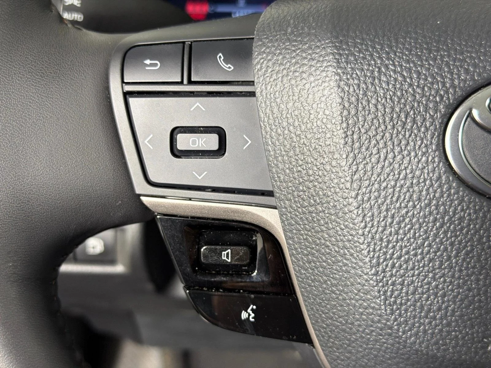 Used 2025 Silver Toyota LE image 25