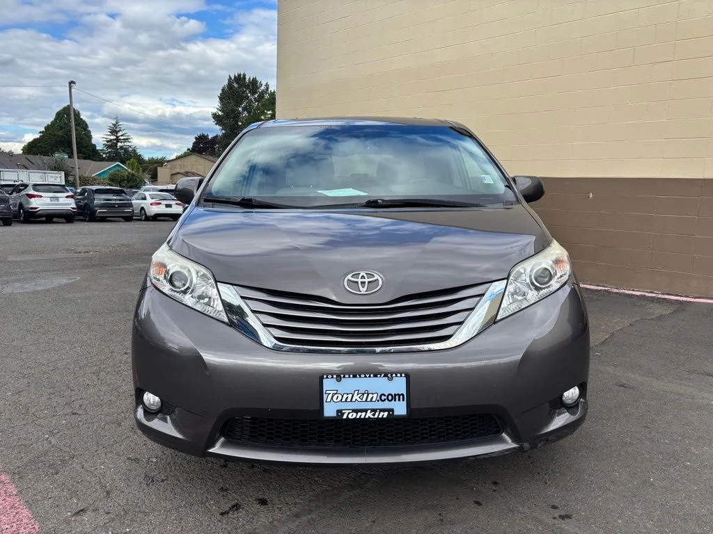 Used 2017 Predawn Gray Mica Toyota XLE image 14
