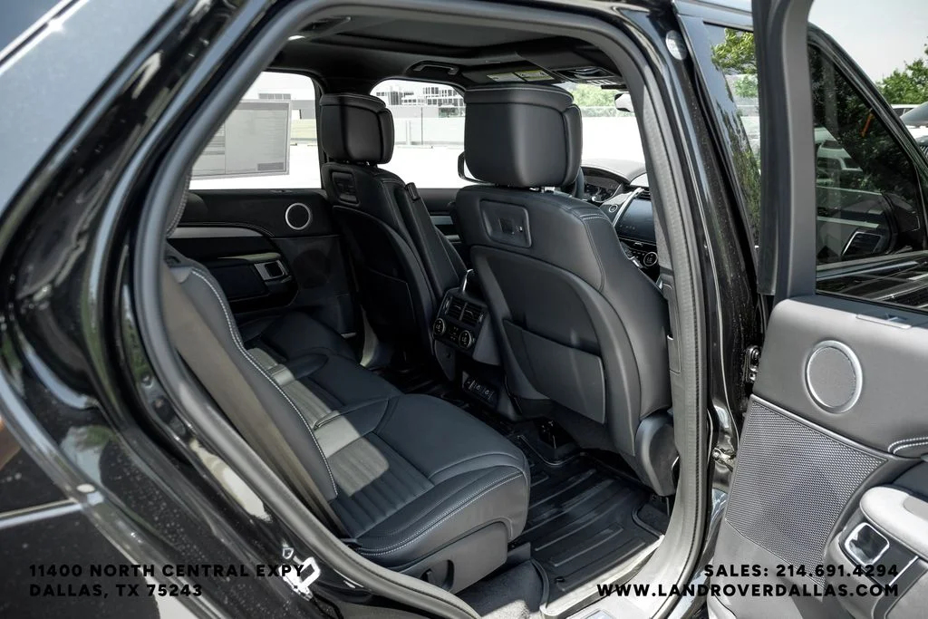 New 2026 Santorini Black Metallic Land Rover Dynamic SE image 41