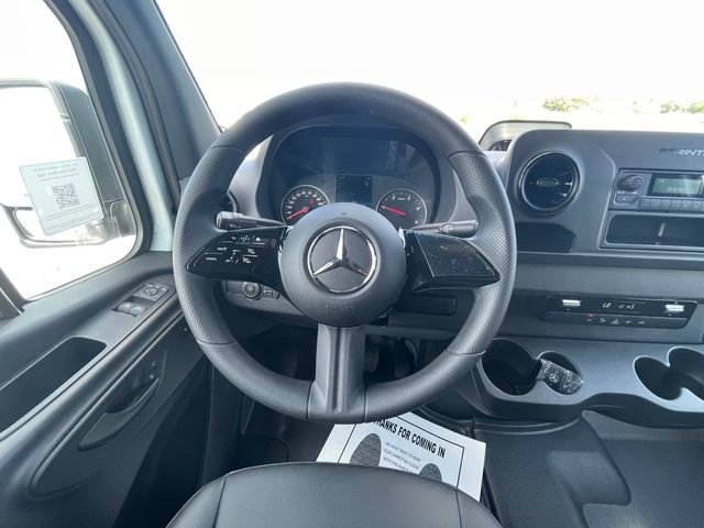 New 2025 Arctic+White Mercedes-Benz Cargo 144 WB image 22