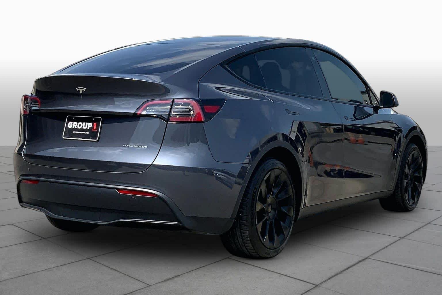 Used 2023 Deep Blue Metallic Tesla  image 11