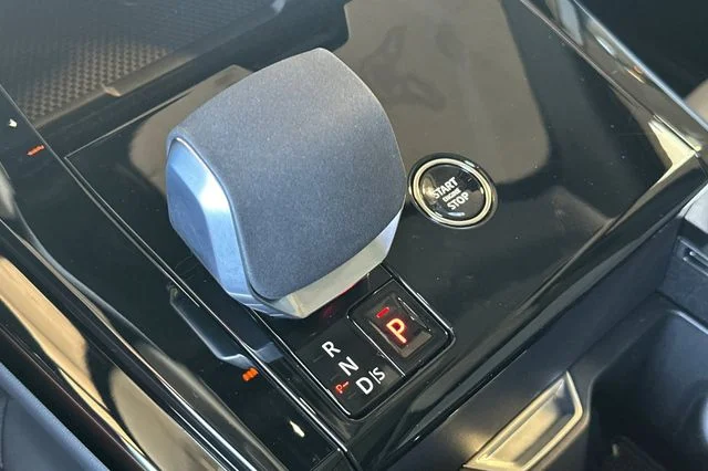 New 2026 Varesine Blue Land Rover Dynamic SE image 19