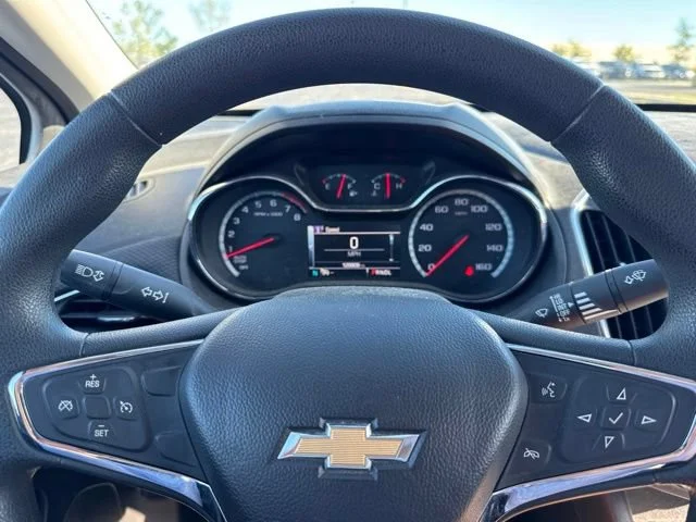 Used 2016 KINETIC BLUE METALLIC Chevrolet LT image 9