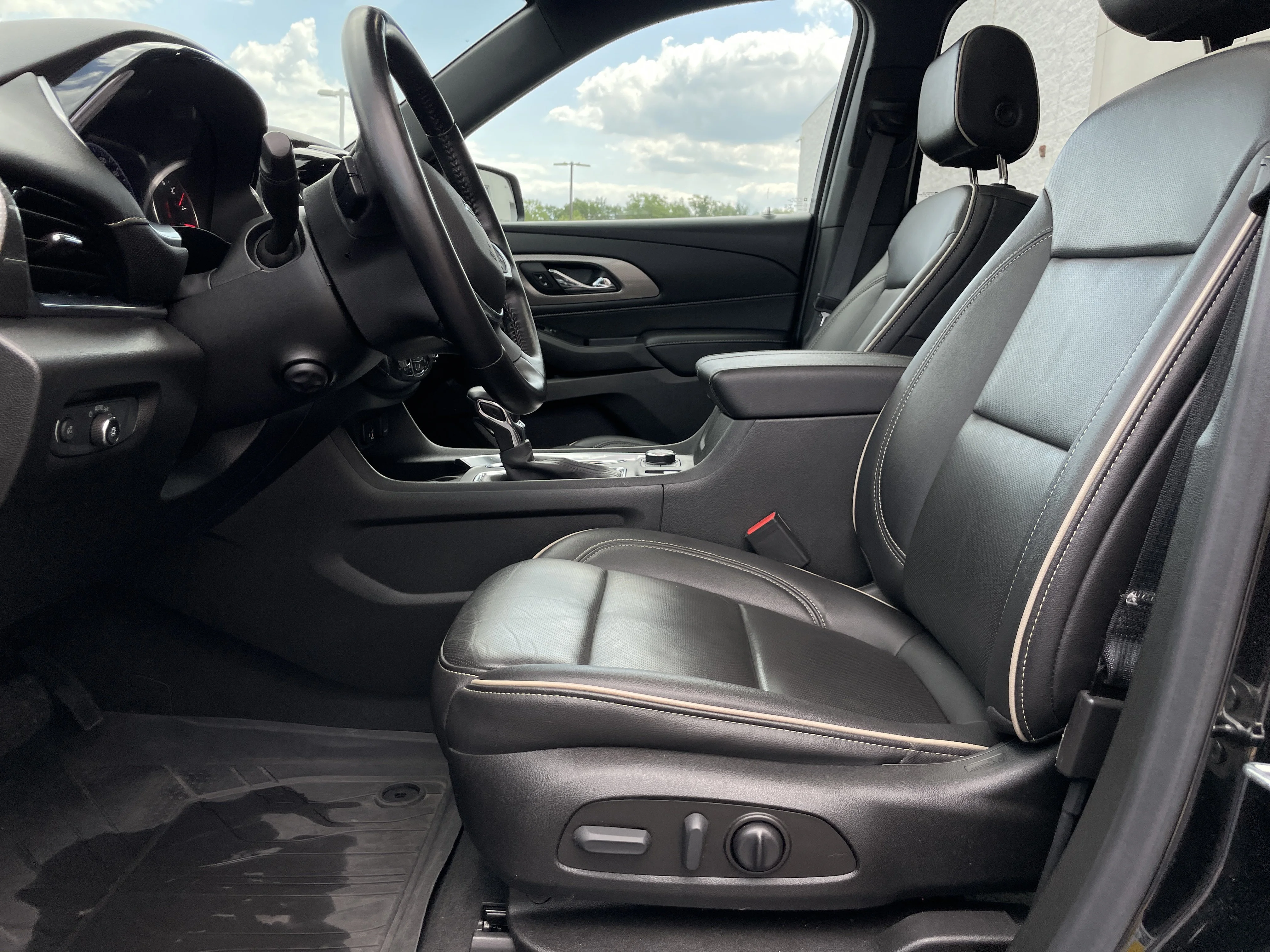 Used 2022 Mosaic Black Metallic Chevrolet Premier image 26