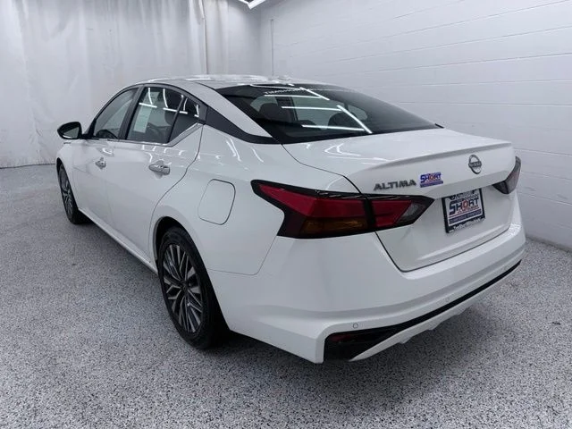 Used 2025 White Nissan 2.5 SV image 4