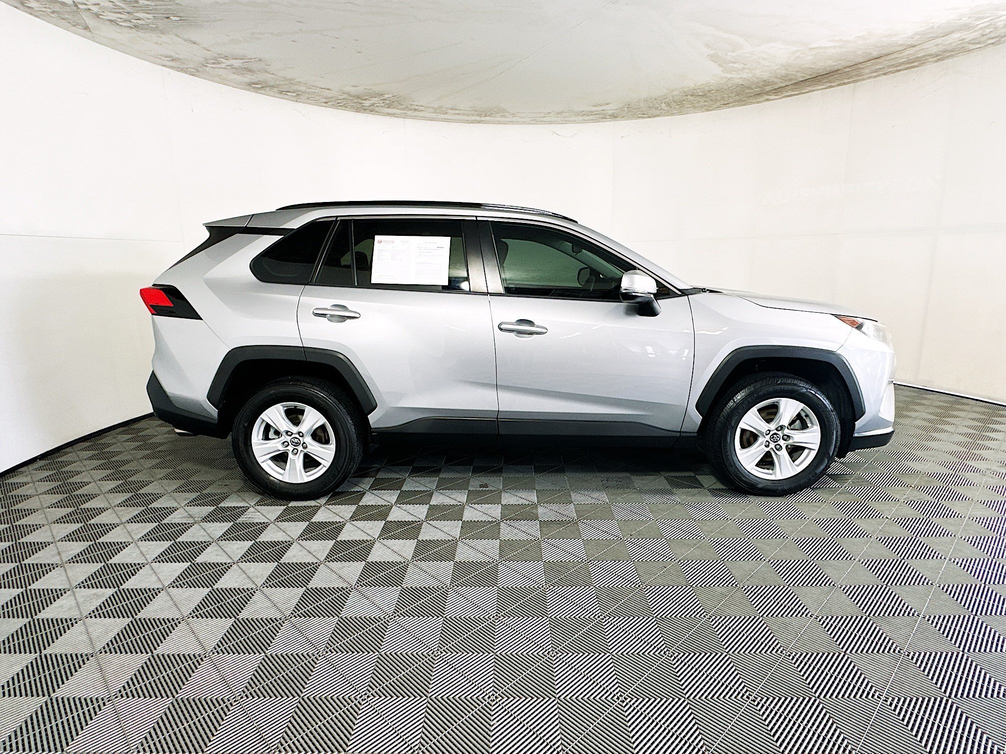 Used 2020 Silver Sky Metallic Toyota XLE image 2