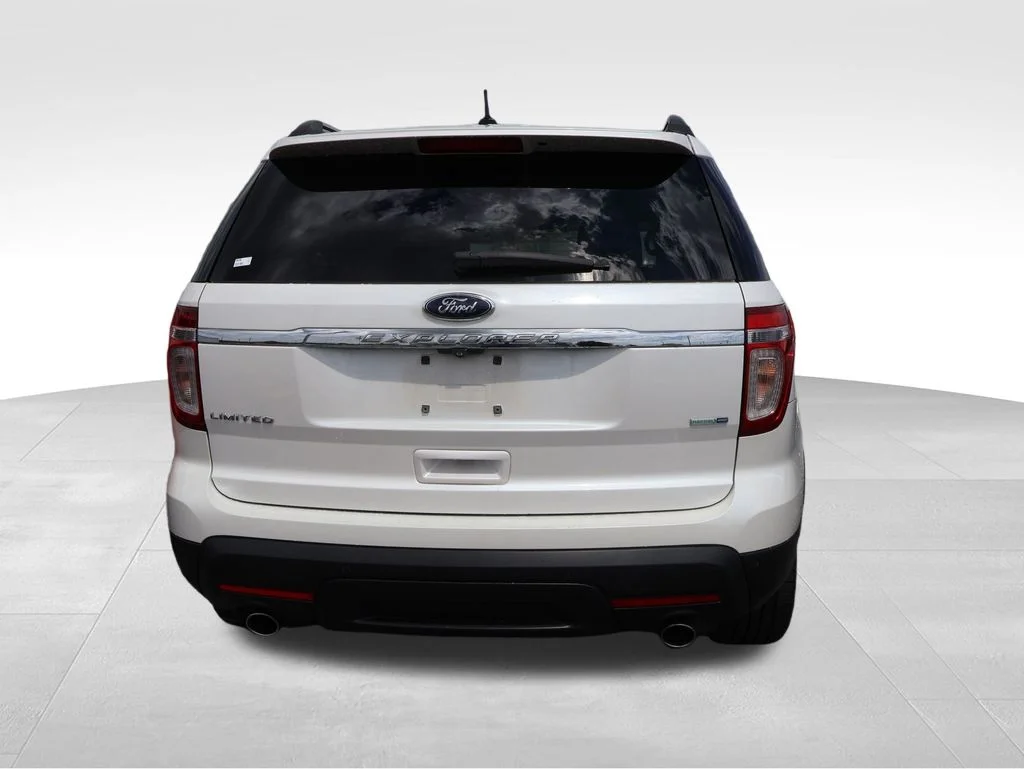Used 2014 White Platinum Clearcoat Metallic Ford Limited image 19