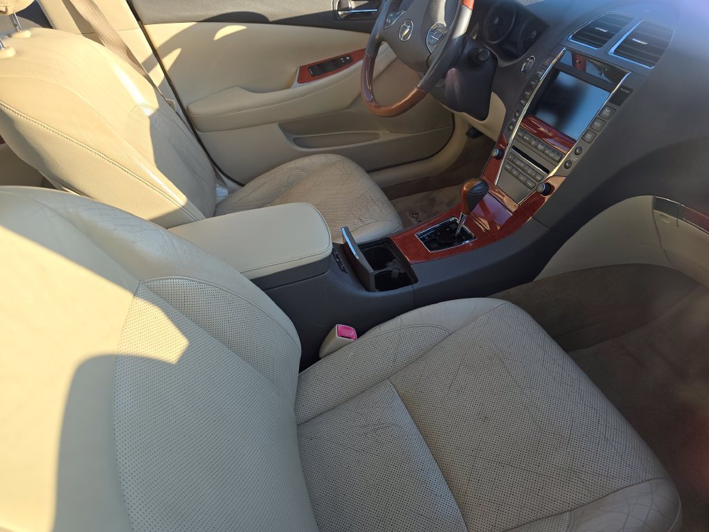 Used 2010  Lexus 350 image 12