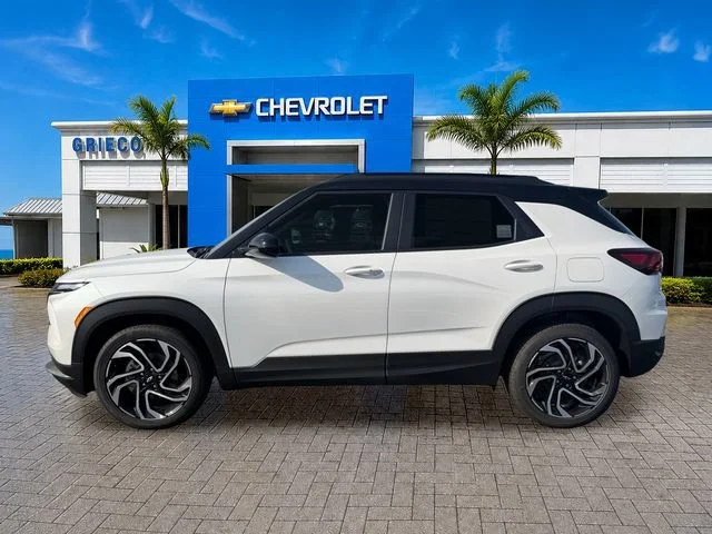 New 2026 Iridescent Pearl Tricoat Chevrolet RS image 4