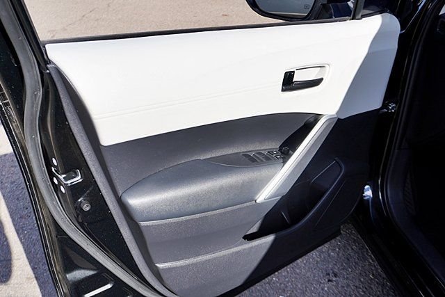 Used 2022 Black Toyota L image 22