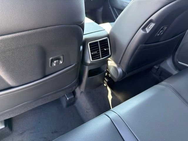 New 2026 Snow White Pearl Kia EX image 8