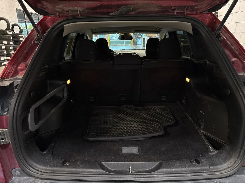 Used 2015 Red Jeep Latitude image 13