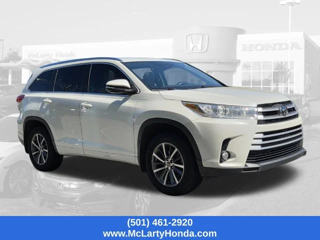 Used 2018 Blizzard Pearl Toyota XLE image 4