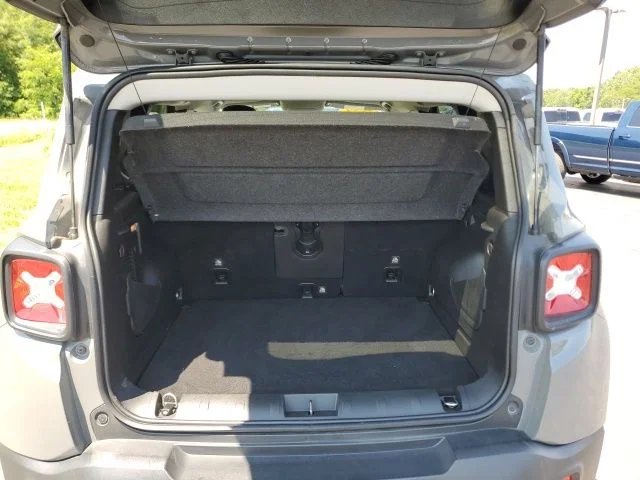 Used 2021 Gray Jeep Latitude image 10