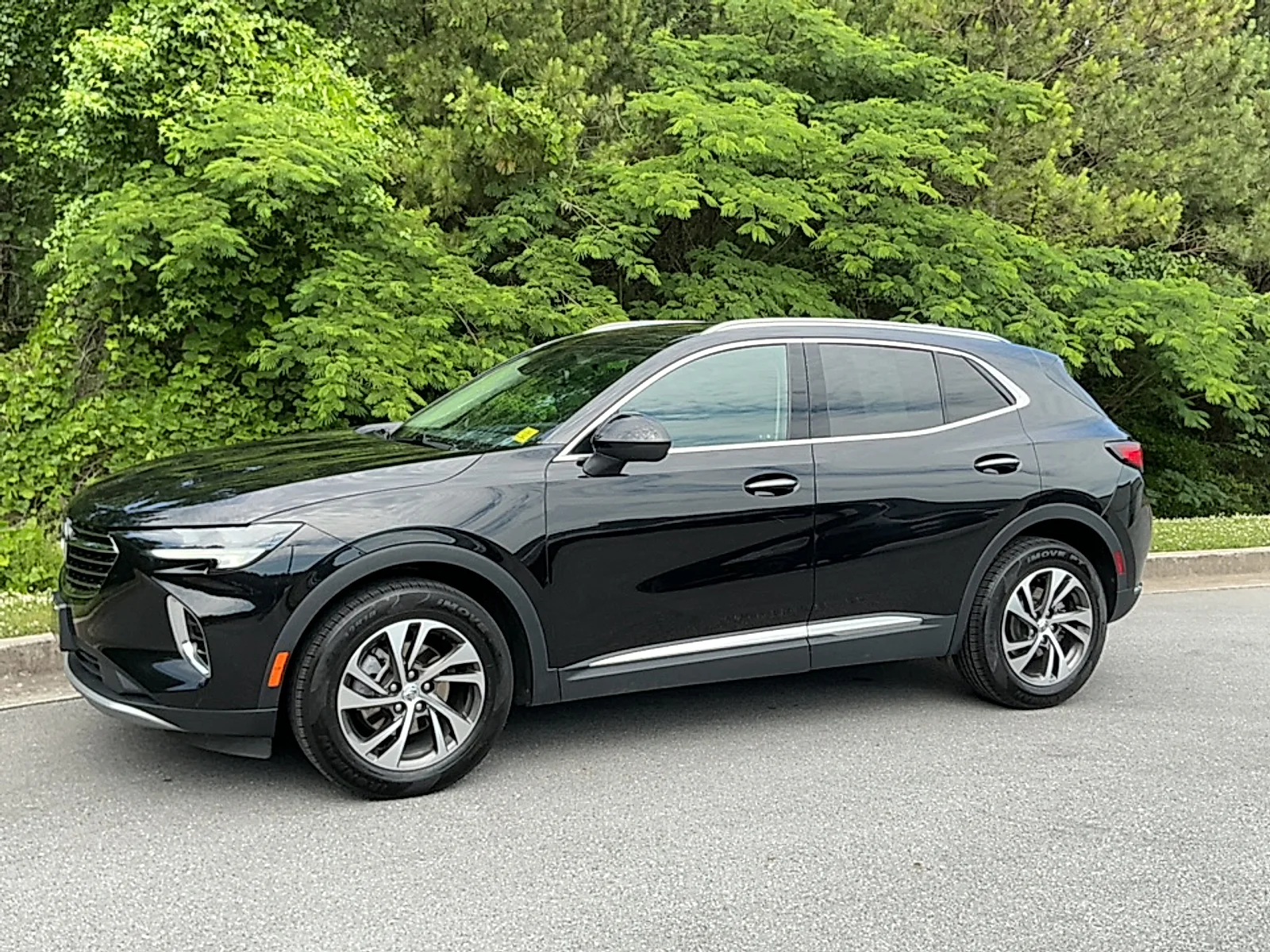 Used 2023 Ebony Twilight Metallic Buick Essence FWD image 4