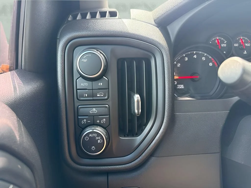 Used 2020 SHADOW GRAY METALLIC Chevrolet Custom image 19