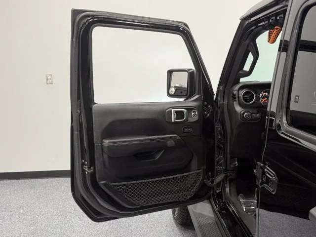 Used 2020 Black Jeep Overland image 10